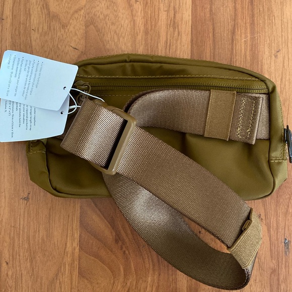 ❤️ Lululemon Everywhere Belt Bag Burnt Caramel NWT - Picture 8 of 11